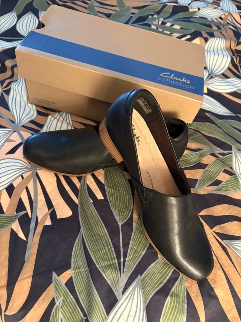 Clarks Juliet Palm Women's Black Slip-On Shoes- Sz 9 - NWT